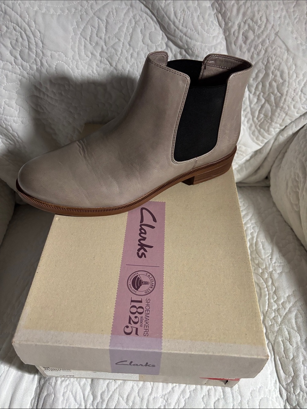 Clarks Women's Light Taupe Chelsea Boot with Black Elastic